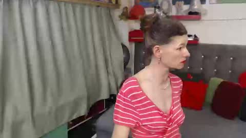 kelly online show from April 14, 10:05 pm