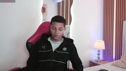 Snapshot of kelvin_josue chatting on May 3, 8:59 pm Kelvin online show from May 3, 8:59 pm