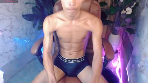 Snapshot of ken_minjun chatting on April 20, 8:17 am ken_minjun online show from April 20, 8:17 am