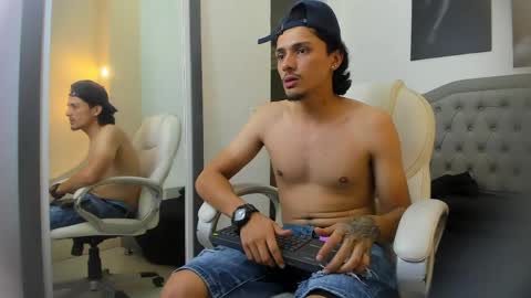 Snapshot of ken_valkov chatting on April 17, 7:50 pm Ken Valkov online show from April 17, 7:50 pm