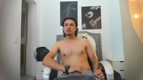 Snapshot of ken_valkov chatting on April 21, 8:01 pm Ken Valkov online show from April 21, 8:01 pm