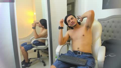 Snapshot of ken_valkov chatting on April 23, 8:33 pm Ken Valkov online show from April 23, 8:33 pm