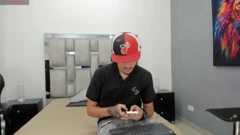 Snapshot of ken_valkov chatting on April 25, 8:06 pm Ken Valkov online show from April 25, 8:06 pm