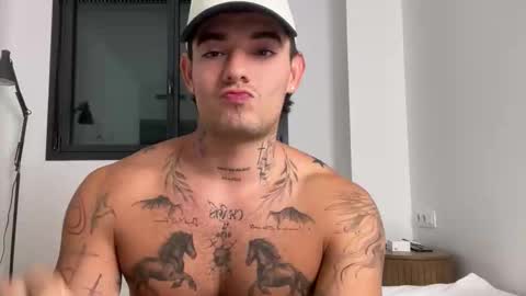Snapshot of kenboyea_ chatting on October 7, 3:31 pm luis carlos esteban online show from October 7, 3:31 pm