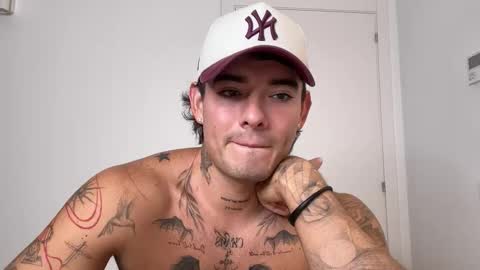 Snapshot of kenboyea_ chatting on October 19, 4:51 pm luis carlos esteban online show from October 19, 4:51 pm