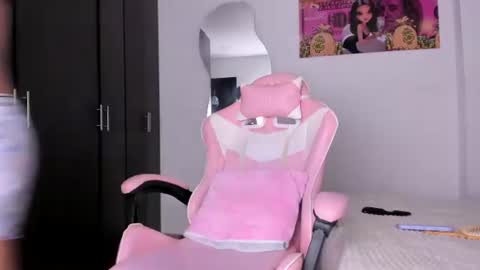 Snapshot of kendal_hot1 chatting on June 17, 3:57 pm Aleja3 online show from June 17, 3:57 pm
