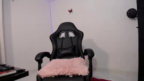 Snapshot of kendall_777 chatting on February 12, 9:10 pm kendall INSTAGRAM alice vargas04 online show from February 12, 9:10 pm