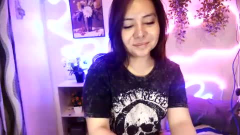 Snapshot of kendall_snow chatting on June 29, 7:14 am kendall_snow online show from June 29, 7:14 am