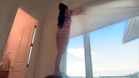 kendallmonroee online show from December 22, 7:44 pm