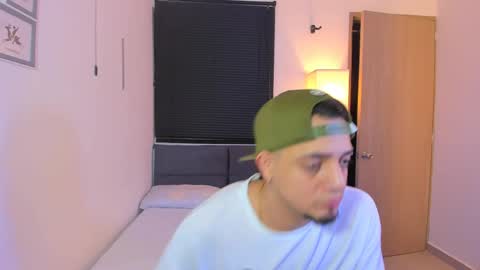 kendel_dimitri online show from April 8, 4:56 am