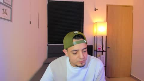 kendel_dimitri online show from April 21, 5:03 am