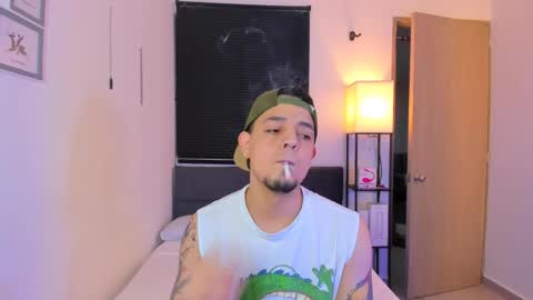 kendel_dimitri online show from April 22, 5:54 am