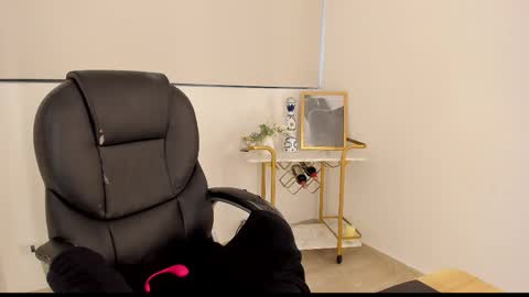 Snapshot of kendra_bennz_ chatting on November 2, 11:34 am kendra Benz online show from November 2, 11:34 am