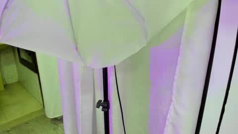 Kendra London online show from March 9, 11:03 am