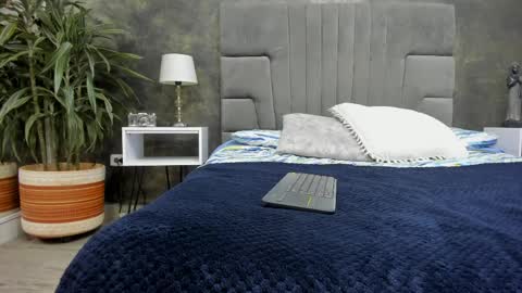 Kendra London online show from April 4, 7:33 pm