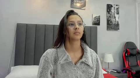 Snapshot of kendra_london chatting on July 6, 11:07 am Kendra London online show from July 6, 11:07 am