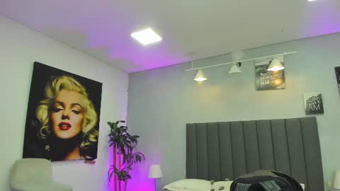 Snapshot of kendra_london chatting on July 8, 11:15 am Kendra London online show from July 8, 11:15 am