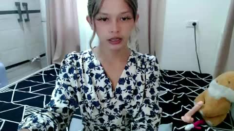 Snapshot of kendra_lunaxx chatting on July 2, 8:53 am kendra_lunaxx online show from July 2, 8:53 am