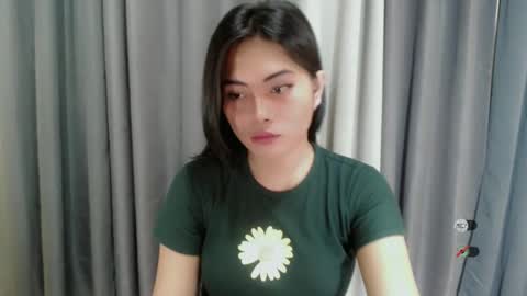 K E N D R A online show from February 21, 12:38 am