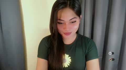 K E N D R A online show from March 4, 6:50 pm