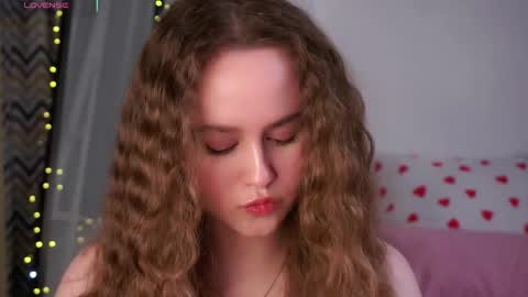Snapshot of kendraedger chatting on April 30, 10:25 pm Kira online show from April 30, 10:25 pm