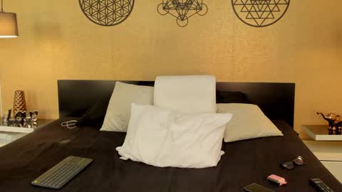 KENDRA online show from January 12, 6:49 pm