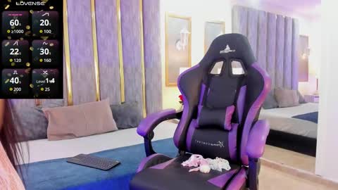 keniavelvet  online show from February 12, 4:02 pm