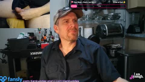 Snapshot of kenkuddles chatting on January 22, 2:37 am Ken Kuddles online show from January 22, 2:37 am