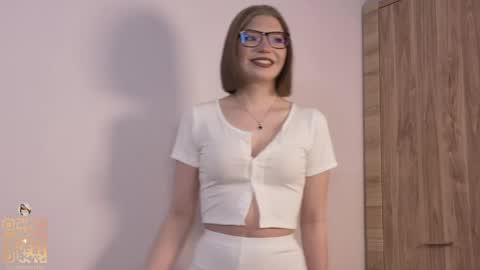 Lisa online show from March 29, 7:03 pm