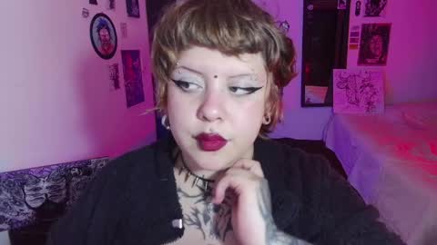 Snapshot of kenziesharik chatting on June 7, 9:13 am Kenzie online show from June 7, 9:13 am