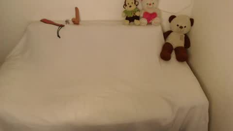 Snapshot of kerani__ chatting on May 4, 12:23 pm DANIELA online show from May 4, 12:23 pm