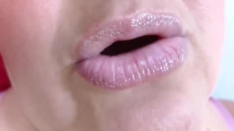 Snapshot of kerly_doll chatting on April 25, 1:36 pm K E R L Y online show from April 25, 1:36 pm