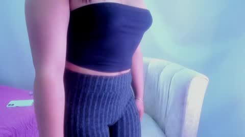 Snapshot of kerly_greys chatting on May 27, 9:12 pm Kerly greys online show from May 27, 9:12 pm