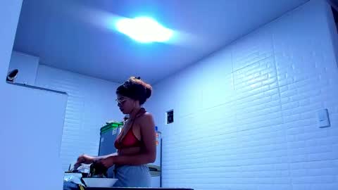 Snapshot of kerlysmith24 chatting on February 8, 7:27 pm Kerlysmith24 online show from February 8, 7:27 pm