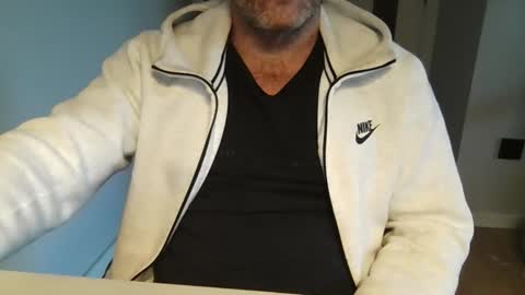 Snapshot of kermitgp3 chatting on December 17, 4:02 pm Anton online show from December 17, 4:02 pm