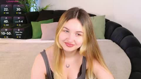 Snapshot of kerry_mell chatting on May 2, 12:32 pm kerry_mell online show from May 2, 12:32 pm