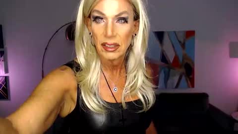 Snapshot of kerrytmilf chatting on November 2, 10:39 am Kerry Wright online show from November 2, 10:39 am