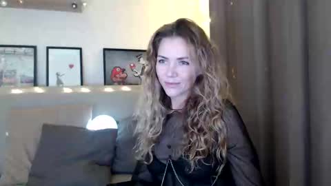 Snapshot of kessiecage chatting on December 13, 9:41 pm kessiecage online show from December 13, 9:41 pm