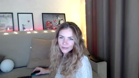 Snapshot of kessiecage chatting on December 15, 10:26 pm kessiecage online show from December 15, 10:26 pm