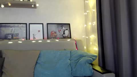 Snapshot of kessiecage chatting on December 22, 8:03 pm kessiecage online show from December 22, 8:03 pm