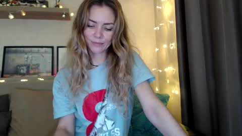 Snapshot of kessiecage chatting on December 23, 2:13 am kessiecage online show from December 23, 2:13 am