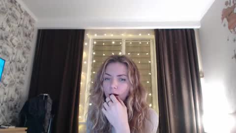 Snapshot of kessiecage chatting on March 2, 1:47 am kessiecage online show from March 2, 1:47 am