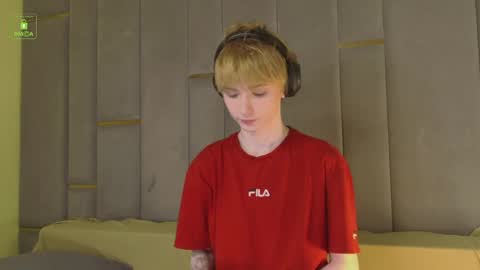 Snapshot of kessy_white chatting on May 30, 7:33 pm Kessy online show from May 30, 7:33 pm