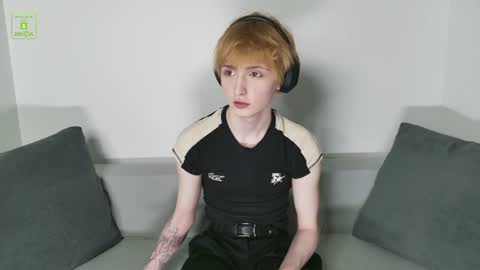Snapshot of kessy_white chatting on June 12, 8:41 pm Kessy online show from June 12, 8:41 pm