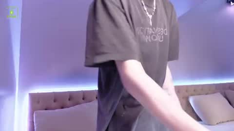 Snapshot of kessy_white chatting on June 18, 8:35 pm Kessy online show from June 18, 8:35 pm