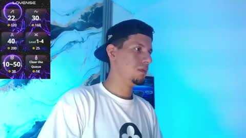 Snapshot of kevin__max_ chatting on June 22, 7:11 pm Kev online show from June 22, 7:11 pm