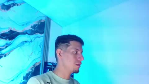 Snapshot of kevin__max_ chatting on August 3, 7:06 pm Kev online show from August 3, 7:06 pm