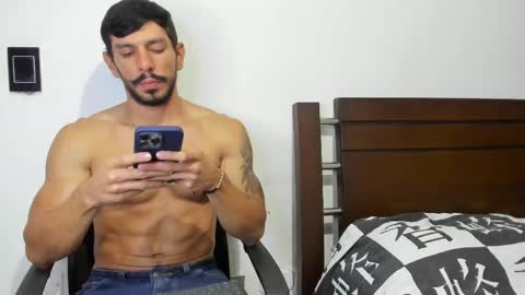 kevin_malone22 online show from April 14, 10:16 pm