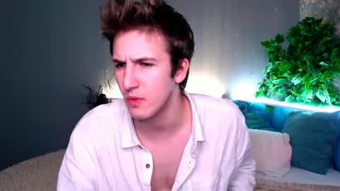 Snapshot of kevin_shayne chatting on September 21, 9:16 pm Kevin online show from September 21, 9:16 pm