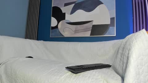 Snapshot of kevinn_blue chatting on November 18, 1:15 pm Sexy Hot Kevin online show from November 18, 1:15 pm